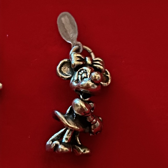 Mickey and Minnie pendants - Picture 3 of 10